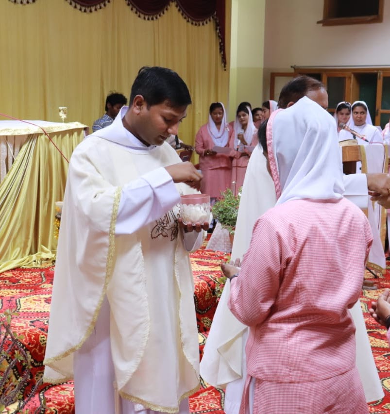 Fr. Lazar celebrating Holy Mass
