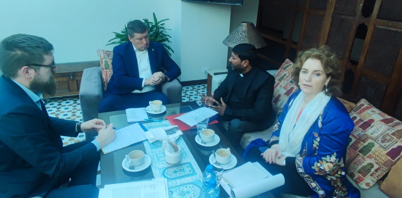 Diplomatic roundtable discussion